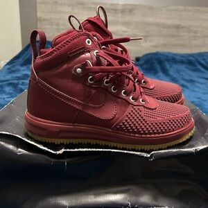 Nike Lunar Force 1 Duckboot
Size 9.5